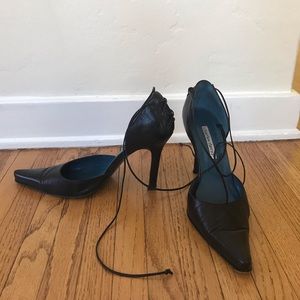 Sexy pointy pumps
